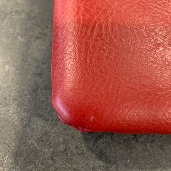 Red Vegan Matt and Nat clutch - Picture 5 of 9